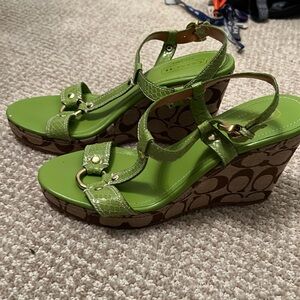 Coach - Logo and snake skin green wedge - 7.5